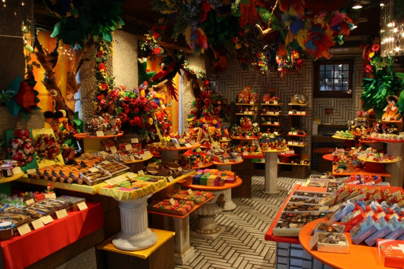 boutique-CANNES-min_candy_store_chocolate_shop_chocolate_switzerland-393515