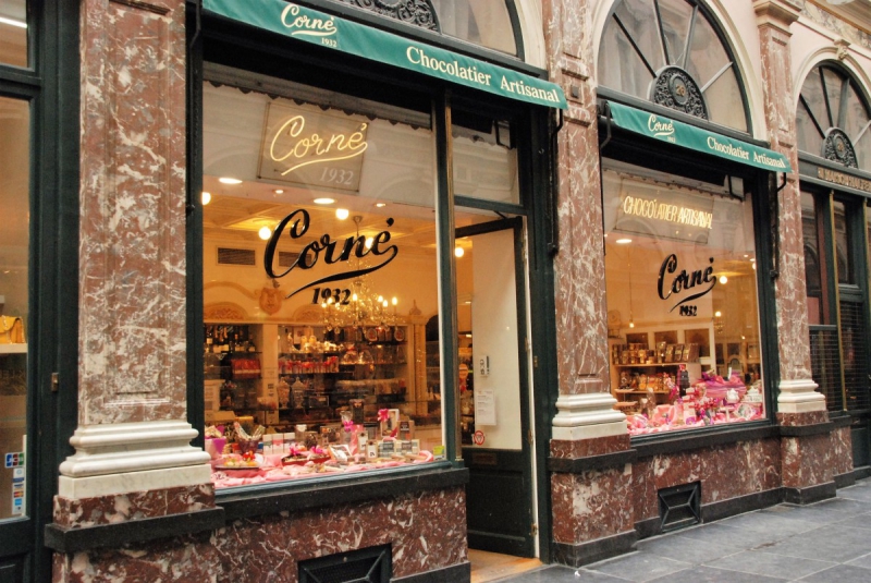 boutique-CANNES-min_chocolate_chocolaterie_shop_luxury_chic_gallery_brussels_belgium-558146