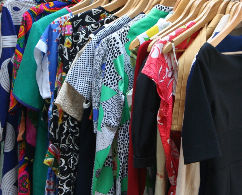 boutique-CANNES-min_dresses_apparel_clothing_clothes_clothes_hangers_wooden_hangers_retail_shop_closet-1149845